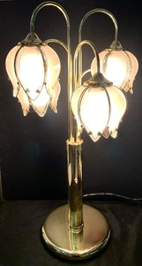 lot 280 image: Vintage Hollywood Regency Glass and Brass 5 Arm Tulip Lotus Lamp