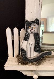 lot 101 image: Whimsical Petite Decorated Wall Mirror