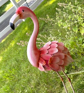 lot 251 image: Pretty Pink Flamingo Yard Decor