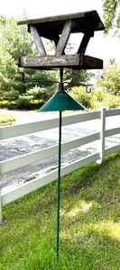 lot 252 image: Tweet Tweet Bird Feeder with Stand