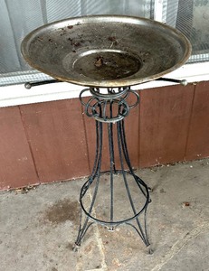 lot 255 image: Marvelous Metal Bird Bath
