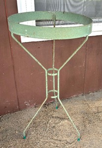 lot 270 image: Two Metal Outdoor Stands