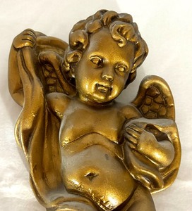 lot 332 image: Pair of Vintage Gold Painted Cherub Angel Wall Hangings