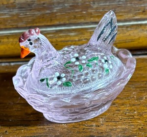 lot 334 image: Two Vintage Miniature Glass Covered Chicken Dishes