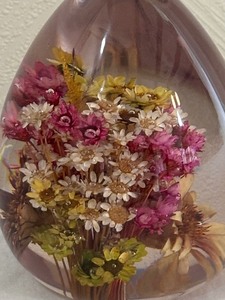 lot 317 image: Vintage Hand Crafted Daisyglas Paperweight