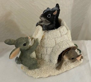 lot 319 image: Seven Charming Tails Figurines including Turkey Traveler, A World of Good Wishes, Team Igloo and more