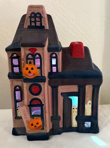 lot 320 image: Fun and Festive Fall Decor