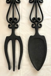 lot 321 image: Large Gothic Style Fork and Spoon Decorative Wall Hanging