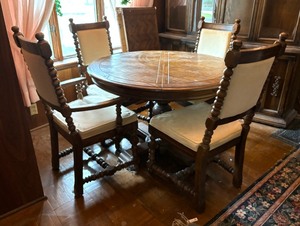 lot 13 image: Vintage Dining Table with Leaves and Four Chairs