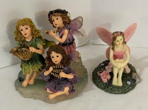 lot 334A image: Eight Collectible Fairy Figurines