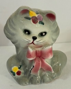 lot 350 image: Cute Vintage Kitty Salt and Pepper Shakers