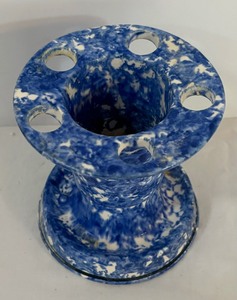 lot 353 image: Stangl Pottery Blue Town and Country Toothbrush Holder