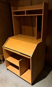 lot 358 image: Delightful Desk