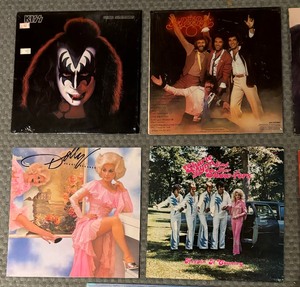 lot 368 image: 11 Awesome Record Albums
