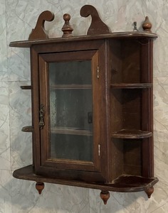 lot 372 image: Wonderful Vintage Wooden Wall Mounted Display Cabinet