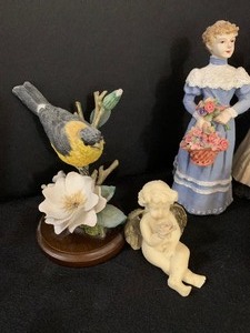 lot 289 image: Wonderful Collection of Vintage Collectables