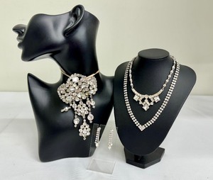 lot 300 image: Variety of Fun Rhinestone Jewelry Items