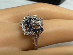 lot 9C image: Gorgeous Sapphire and Diamond Ring