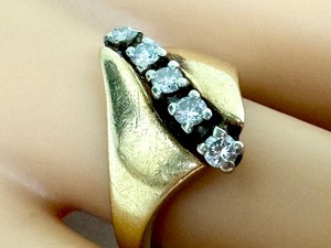 lot 7C image: Vintage 14k Gold and Diamond Ring