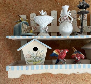lot 373 image: Sensational Shelve with Decor