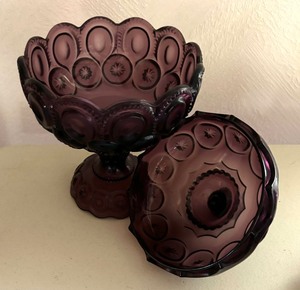 lot 112 image: LE Smith Moon and Stars Lidded Compote Dish
