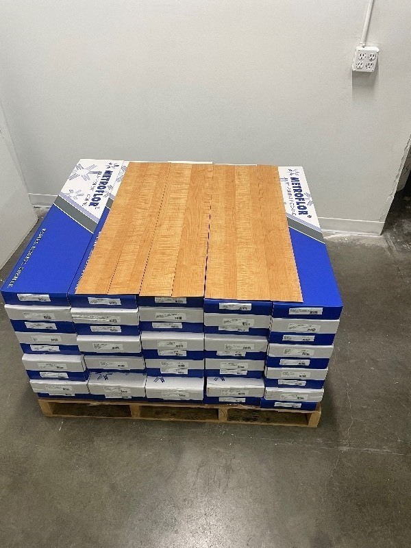 lot 210 image: 360 SF of Premium 20mm Wear Layer LVP Planks flooring - 4x36 - Sunlight Cherry - G1
