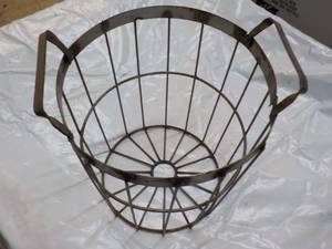 lot 29 image: Metal Basket  10 x 10 x 9...