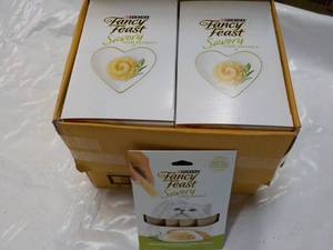 lot 33 image: 30 x 4 packs Natural Chicken in a Demi Glaze Purina Fancy Feast Savory Cat Treats retail $3 each