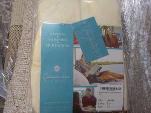 lot 40 image: Alexander Del Rossi Fuzzy Super Warm PJs size 4T