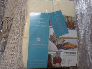 lot 41 image: Alexander Del Rossi Fuzzy Super Warm PJs size 4T