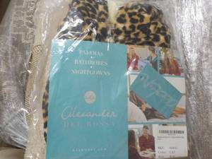 lot 42 image: Alexander Del Rossi Fuzzy Super Warm PJs size S (4)