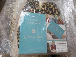 lot 43 image: Alexander Del Rossi Fuzzy Super Warm PJs size S (4)