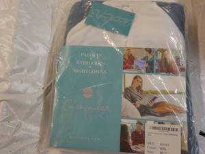 lot 45 image: Alexander Del Rossi Fuzzy Super Warm PJs size M (5)