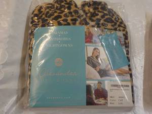 lot 46 image: Alexander Del Rossi Fuzzy Super Warm PJs size L (6)