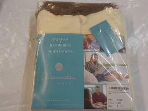 lot 48 image: Alexander Del Rossi Fuzzy Super Warm PJs size XL (7)