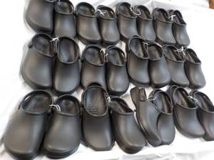 lot 58 image: 12 pair New size 3013 Black Clogs...