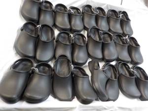 lot 59 image: 12 pair New size 3013 Black Clogs...
