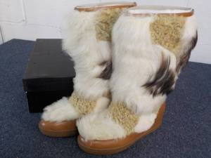 lot 84 image: Coach Morton Calf Shearling Mix Saddle Natural Boots size 7M New