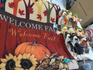 lot 121 image: 2 Fall Floor Mats and 9 Scarecrows...