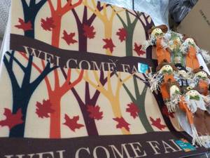 lot 122 image: 2 Fall Floor Mats and 7 Scarecrows...