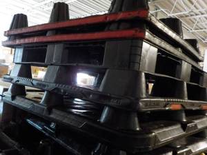 lot 151 image: 4 Plastic Pallets...