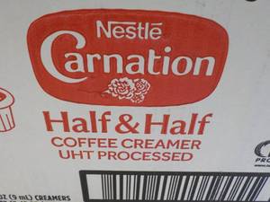 lot 163 image: 360 Nestle Carnation Half n Half Coffee Single Creamers