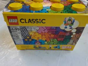 lot 167 image: LEGO Classic Large Creative Brick Box
