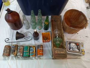 lot 24 image: Various vintage collectible glassware special edition sodas Marilyn Monroe lunch box