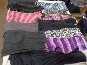 lot 46 image: 12 womens dresses