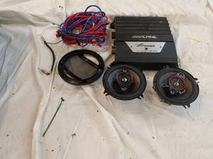 lot 73 image: Car audio components
