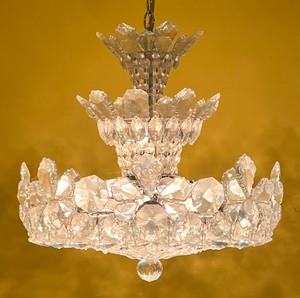 lot 1 image: SWAROVSKI - SCHONBEK Trilliane Crystal Chandelier