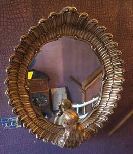 lot 3 image: Vintage Hollywood Regency 3D Lady Gold Ornate Mirror