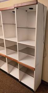 lot 10 image: Set of Vintage Leisure Styles by OSullivan Display Shelving