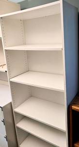 lot 18 image: White Bookcase w Adjustable Shelving